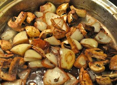 Red wine crock pot beef roast cooked mushrooms