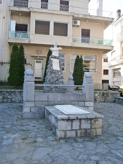 το ταφικό μνημείο του Παύλου Μελά στην Καστοριά
