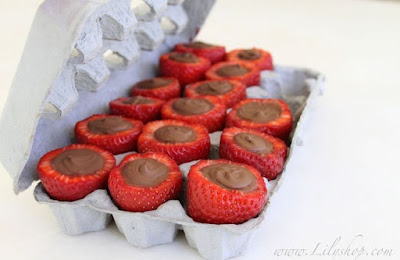Chocolate Filled Strawberries- Best picnic foods! Love everything on this list! yum!