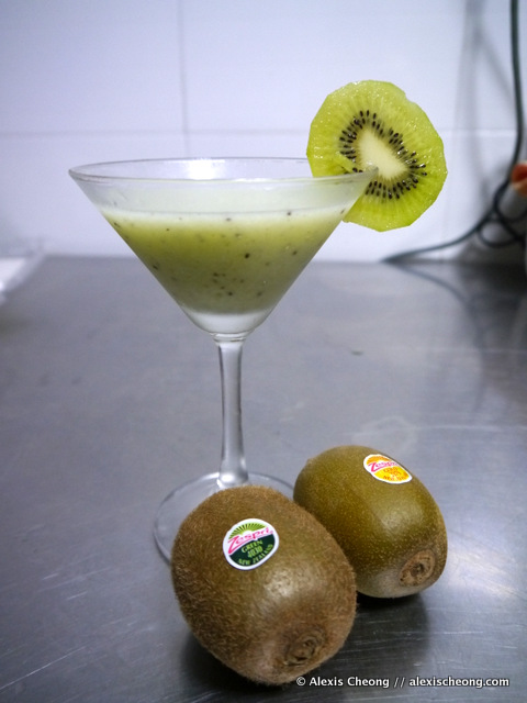 alexis blogs: Cocktail Recipe: Zespri® Frozen Kiwi Daiquiri