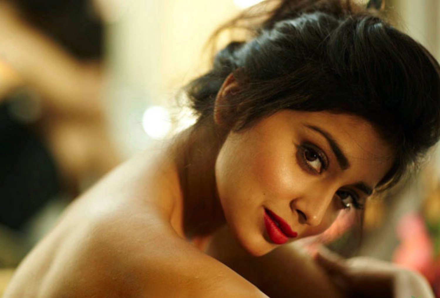 Actress World Shriya Saran Hot Bare Back Photos Shriya
