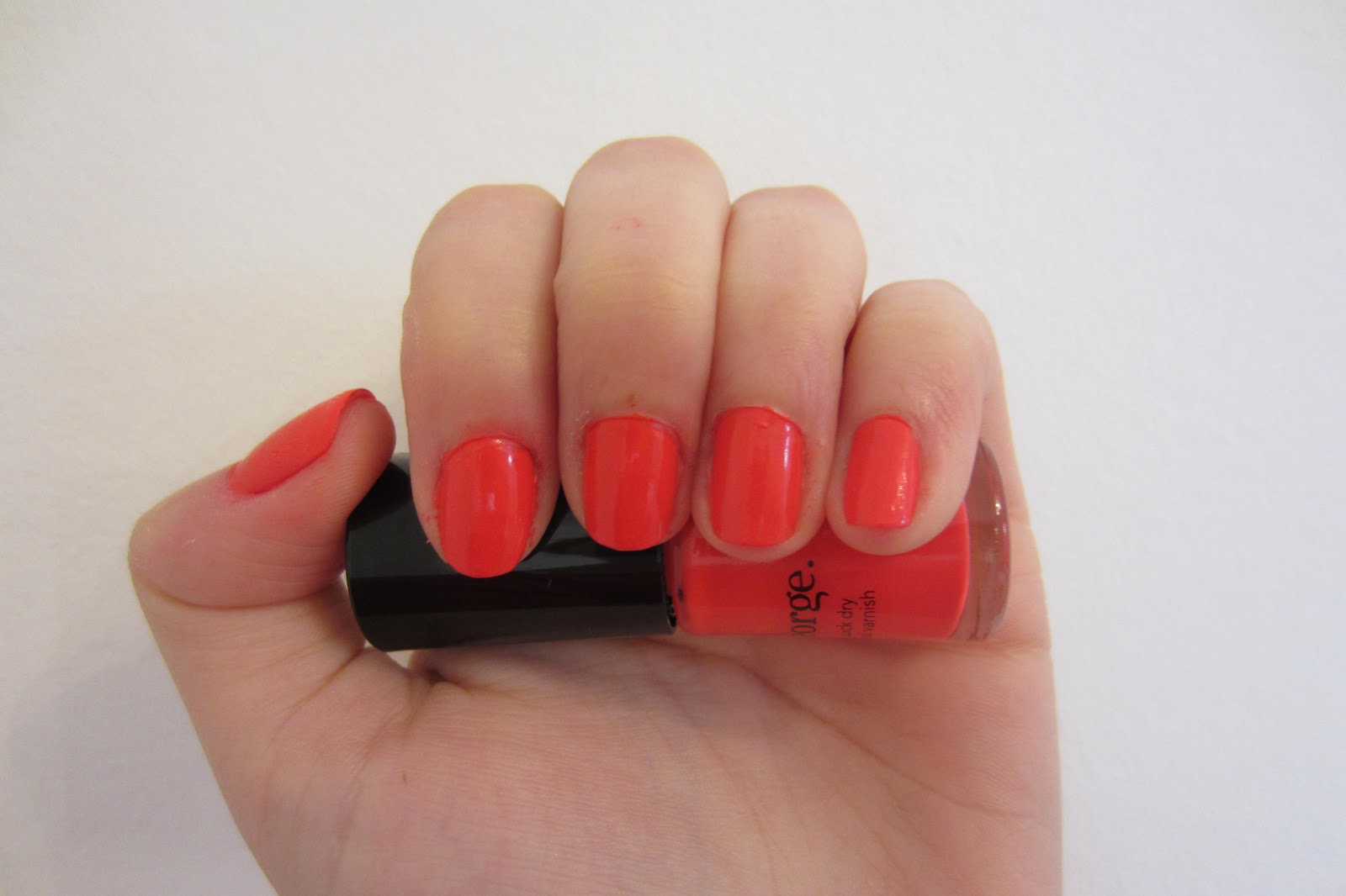 Bella and Robot NOTD Quick Dry Nail Varnish Swoosh