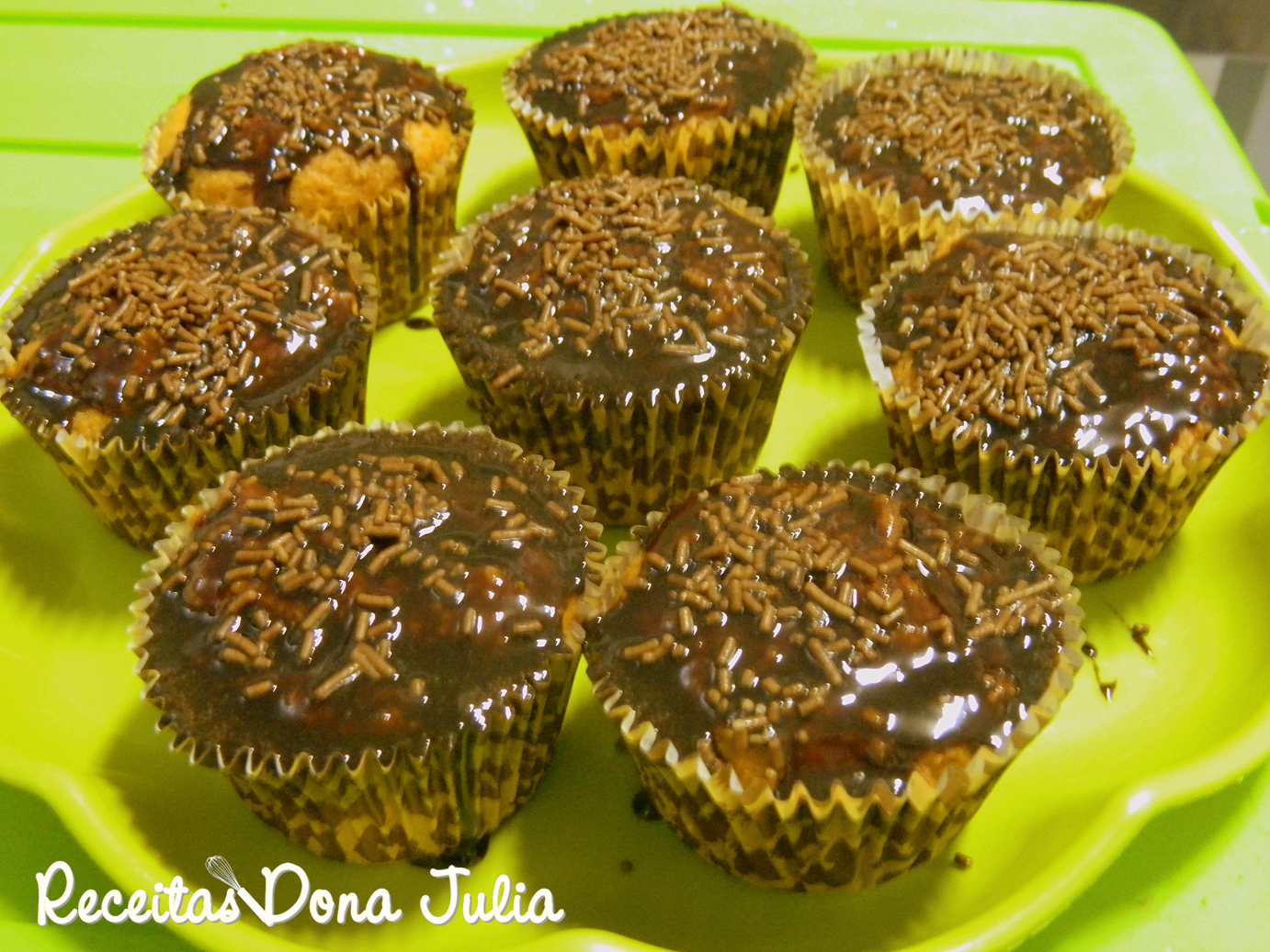 Bolinho de cenoura com chocolate (sem leite, ovos e soja)