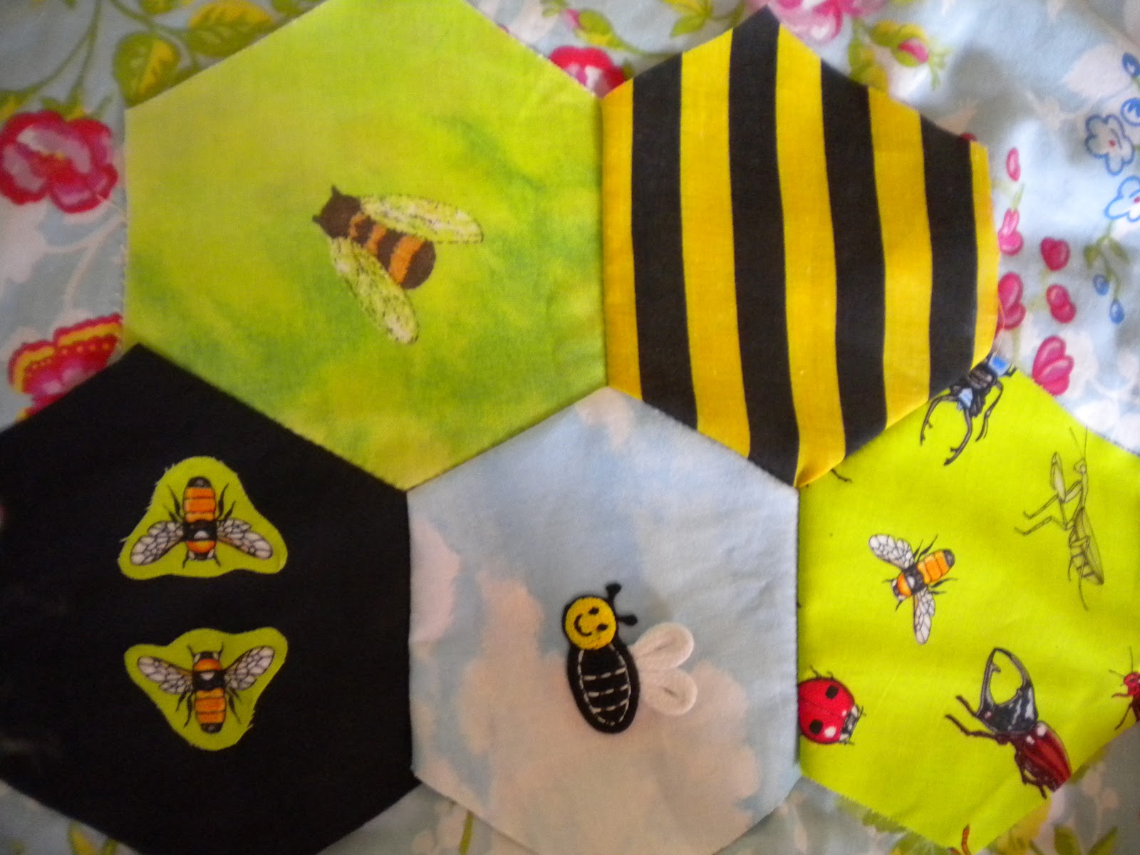 trashy elegance bee themed patchwork quilt