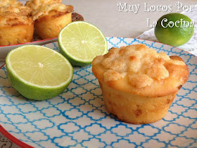 Muffins de Lima y Yogur con Streusel de Coco y Nueces de Macadamia
