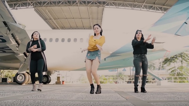 Lirik Lagu Kasih Slow Vita Alvia Ft Mona Latumahina Cathy Rahakbauw Layarlirik