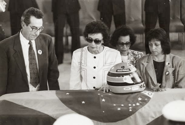 Ayrton Senna: Fotos Velorio e Enterro de Ayrton Senna