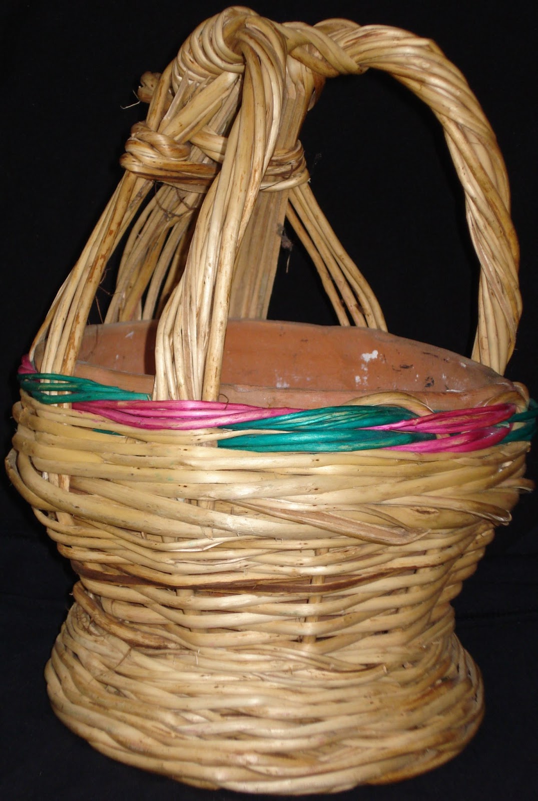 CHINAR SHADE KANGRI IS A CULTURAL LEGACY OF KASHMIRIS
