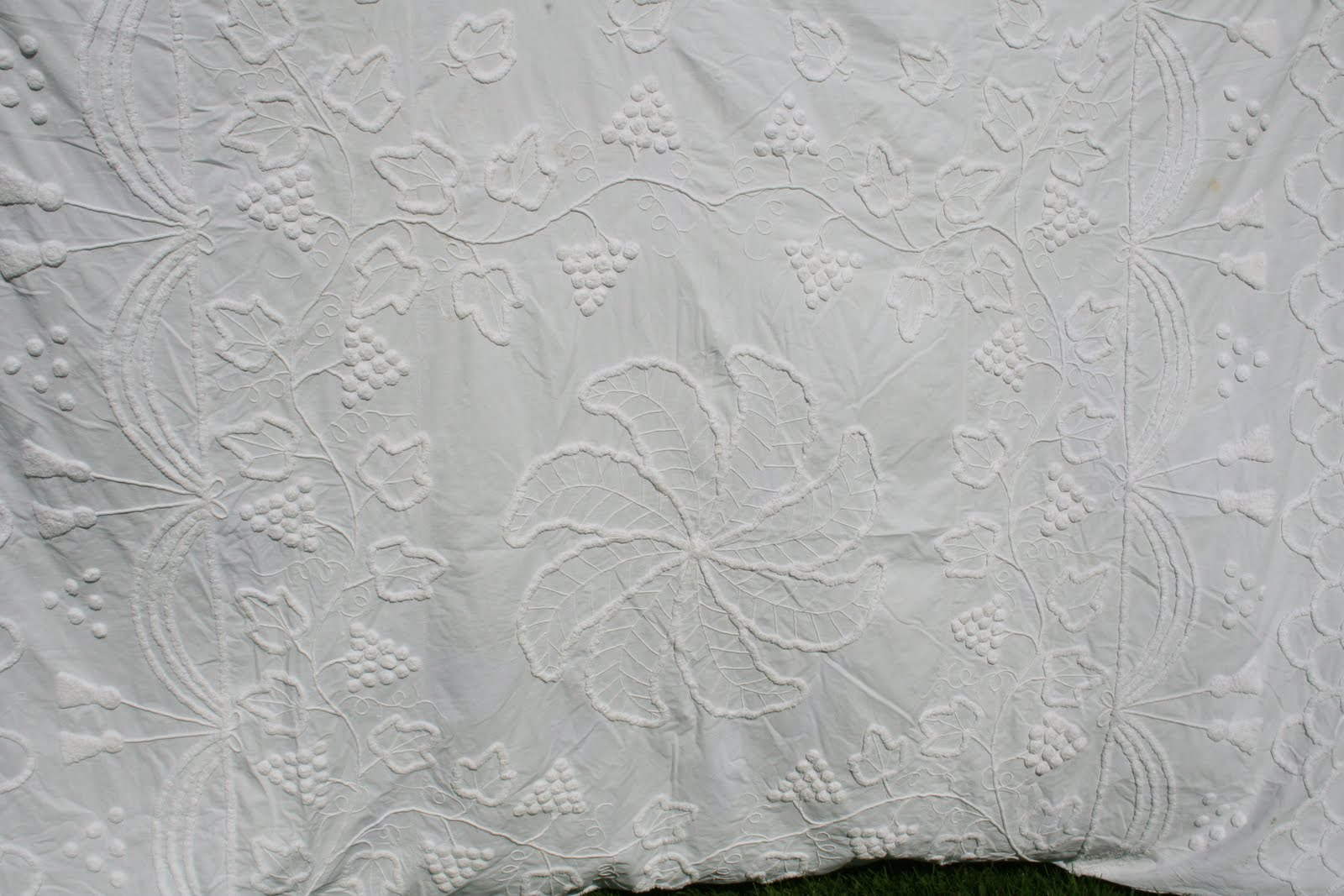 Quilting on the Mon 1830 Candlwick spread