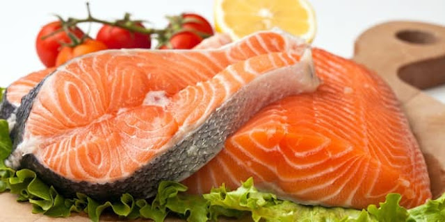 Có phải cá hồi nuôi là thực phẩm độc hại