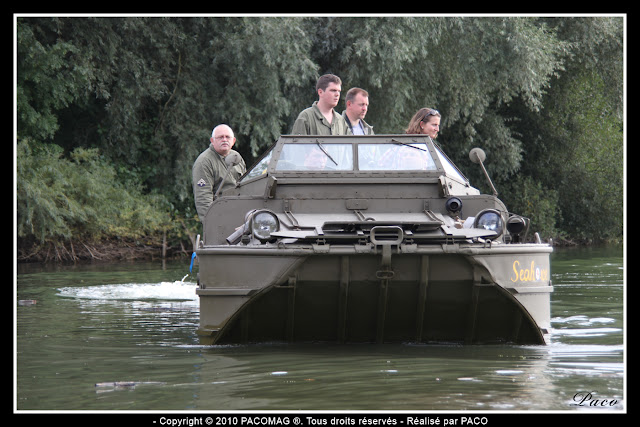 véhicule DUKW dans l'eau des gravières de Donchery