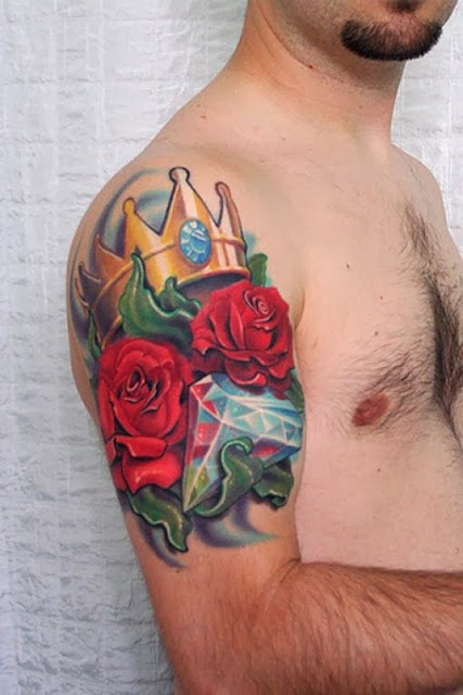 Tatuaje corona rosas y diamante