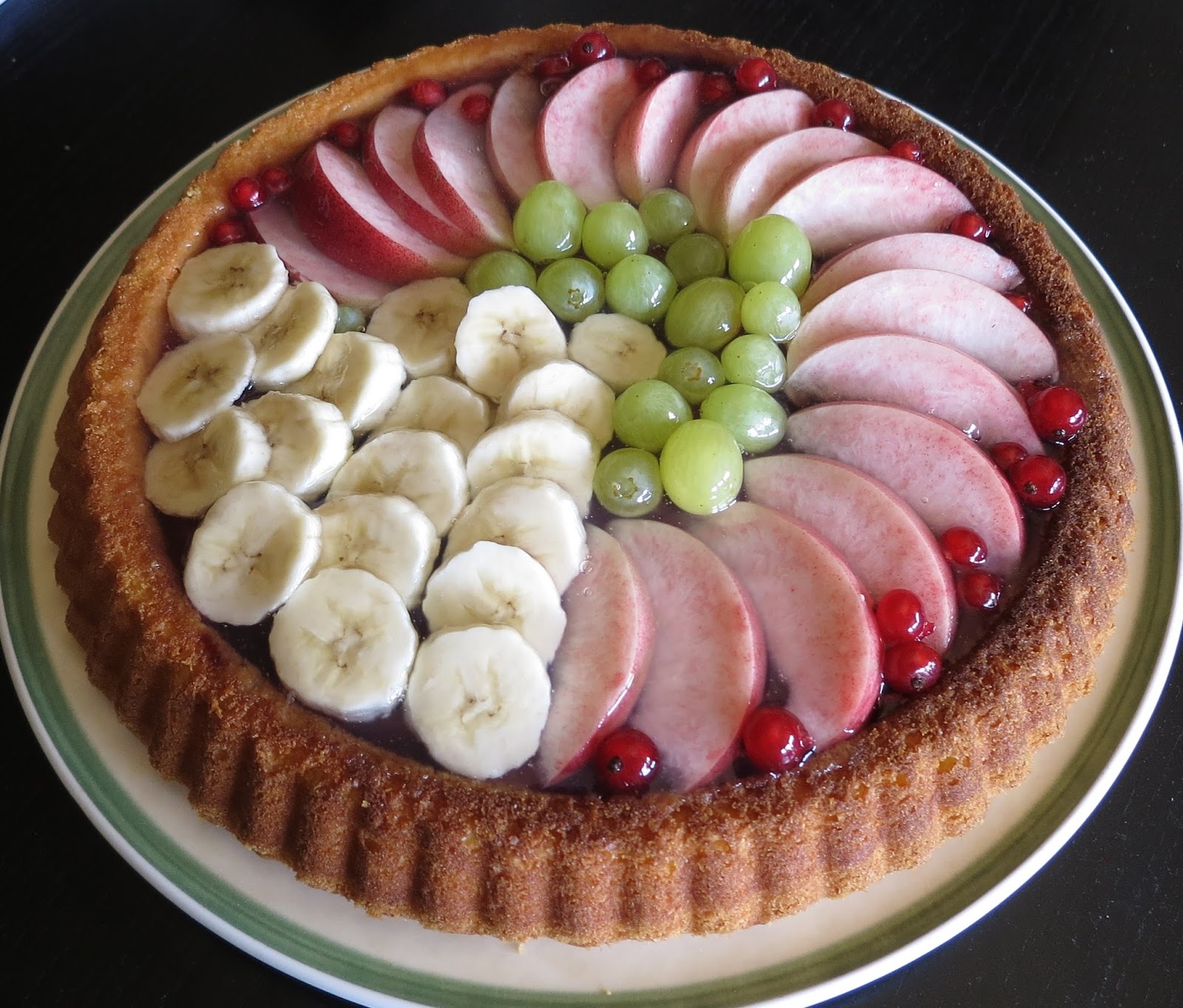 Fliederbaum: Sommerrettungsaktion und eine bunte Obsttorte