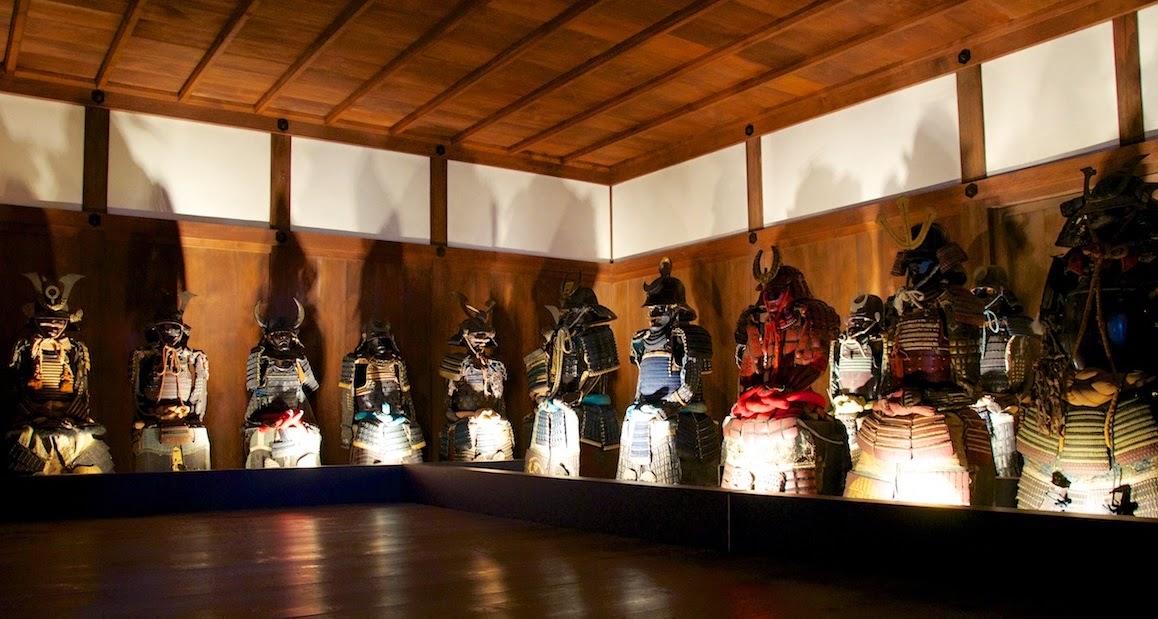 Sala de armaduras en el castillo de Himeji
