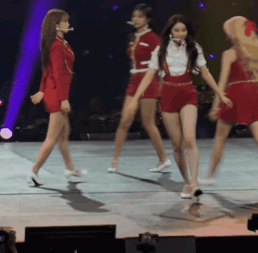 구두끈이 풀려도 춤 잘 추는 채연이