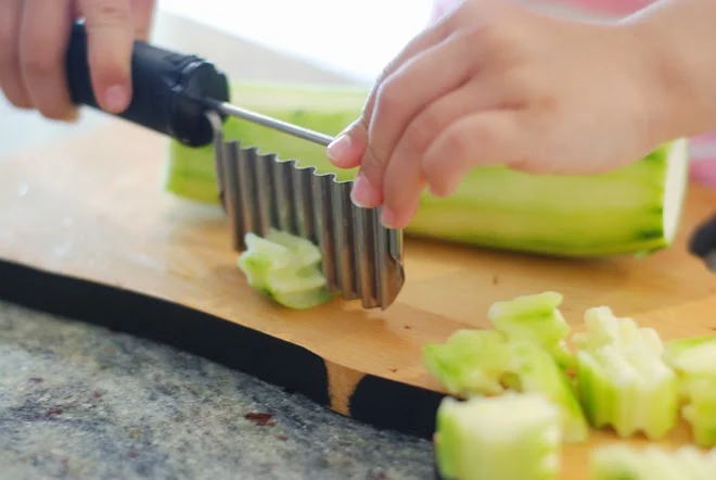 vegetable crinkle cutter kid