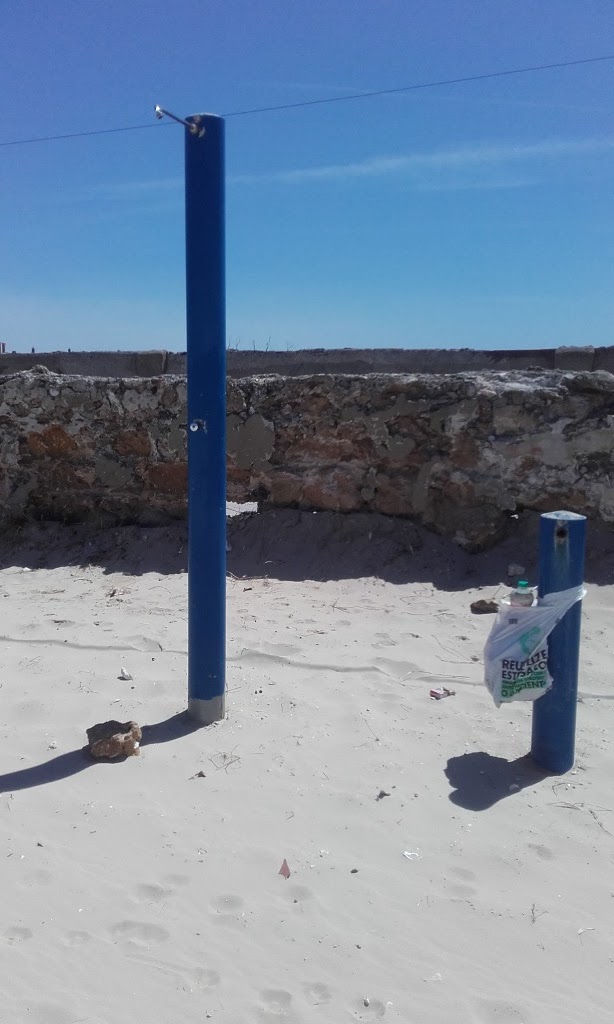 Chuveiro junto ao campo de Futebol