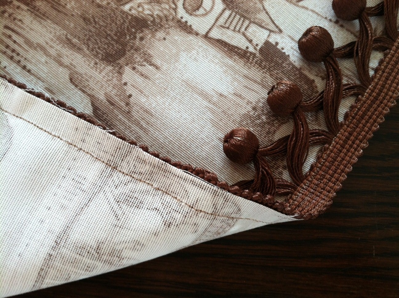 one half world Tutorial pillow with trim and a zipper