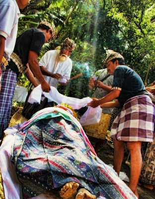 The Traditional Ritual Ceremony of The Balinese Ngaben, Indonesia The Traditional Ritual Ceremony of The Balinese Ngaben, Indonesia