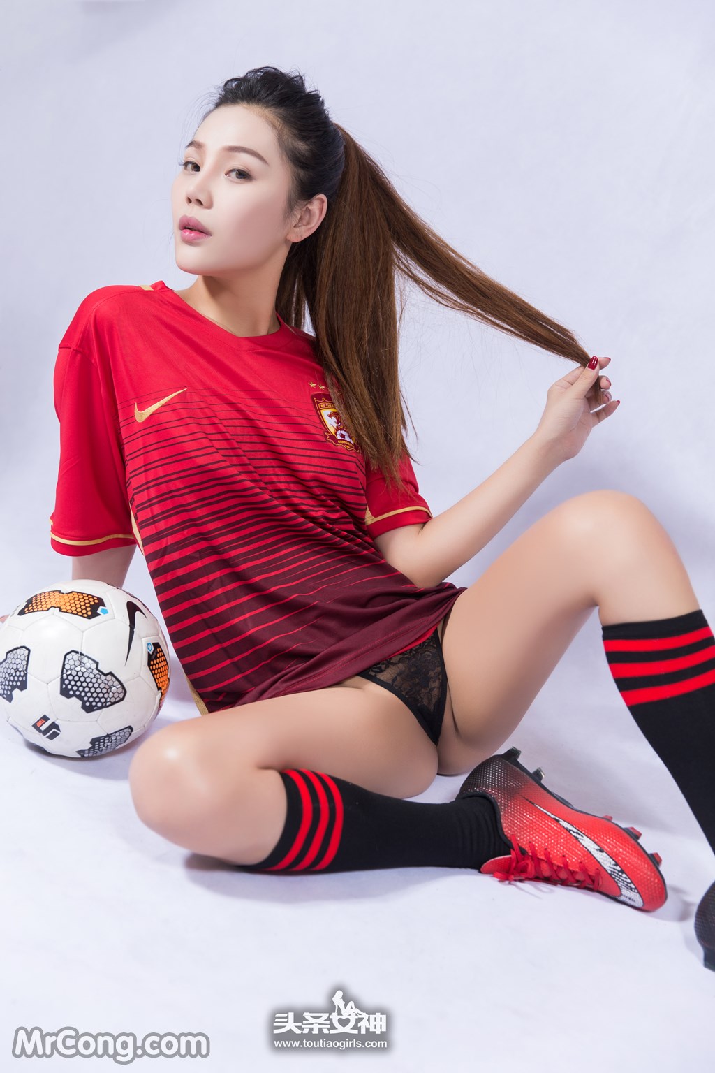 TouTiao 2017-02-22: Model Zhou Yu Ran (周 予 然) (26 photos)