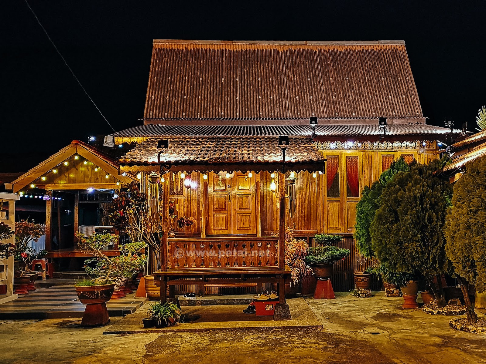 Rumah Tiga Segi Melaka - Rumah dijual di Semarang Tengah, Semarang