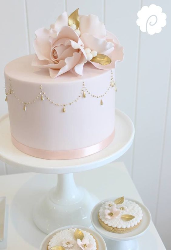 17 Stunning One Tier Wedding Cakes for the Simple Bride / Wedding Cakes