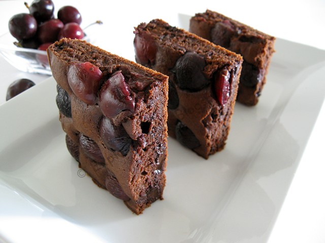 Negresa cu cireșe (Cherry Brownies)