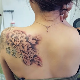 Tato Keren di Punggung