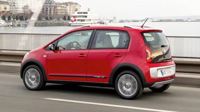 Volkswagen Cross Up side