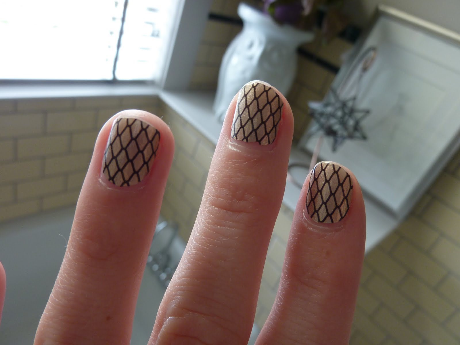 Paid Up Top where Do You Get Your Nails Done 