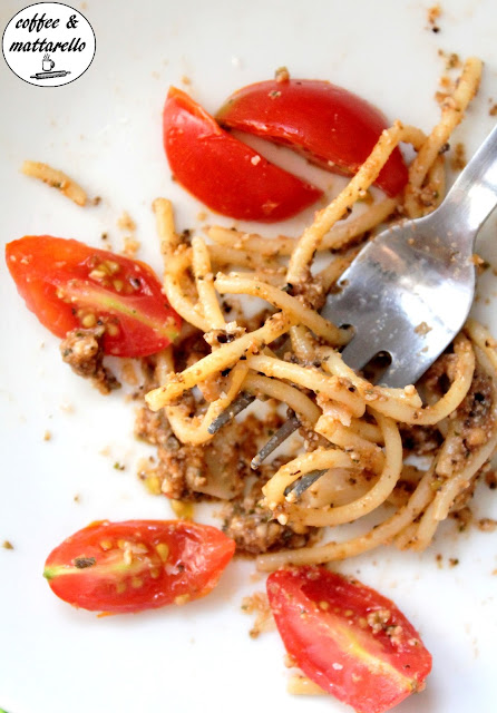 spaghetti con pesto di pomodoro a crudo