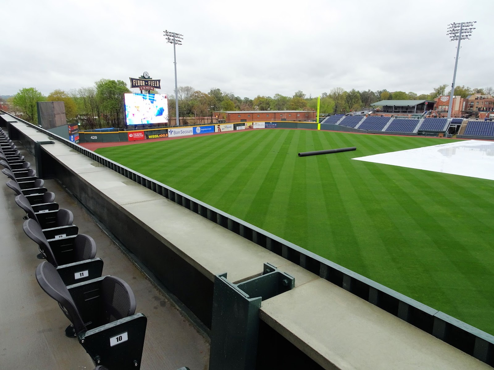 Femme au foyer The new Green Monster at Fluor Field