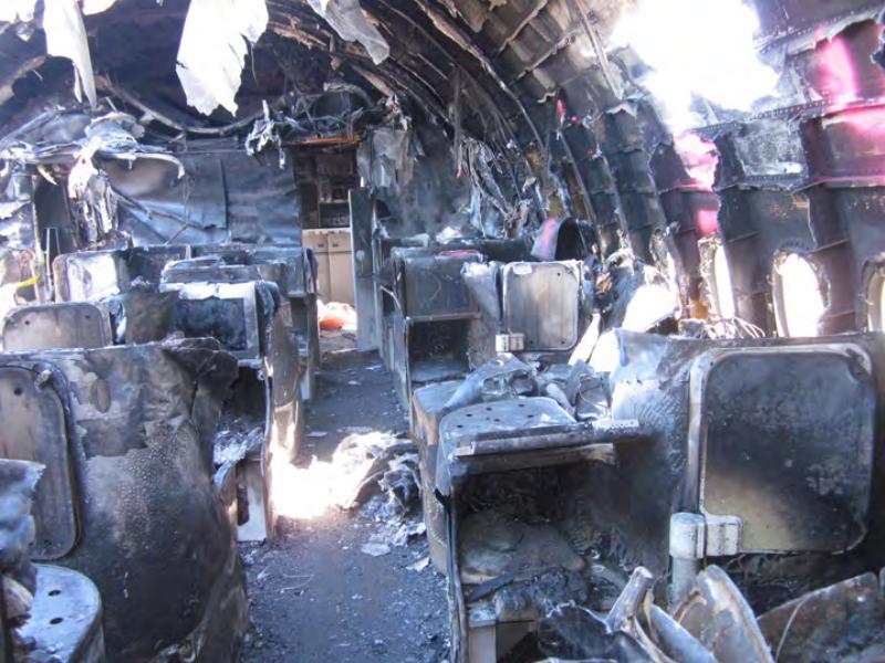 салон самолета после крушения. пустая заброшенная комната. разбитый внутри. заброшенное здание внутри. разбитое окно в квартире.