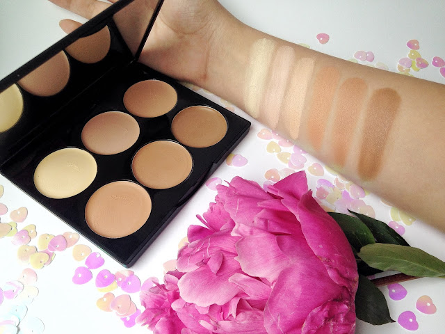 Sleek Cream Contour Kit Light swatches фото свотчи