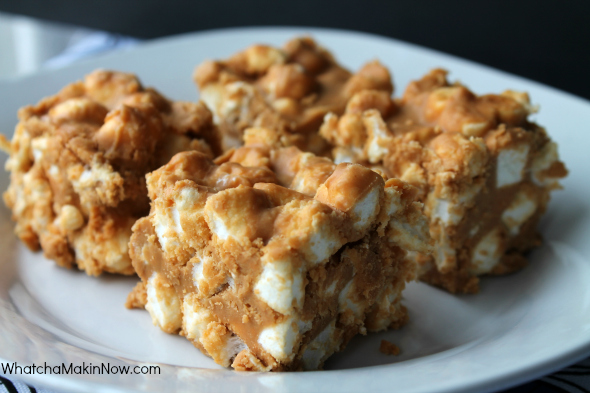 No Bake Peanut Butter Marshmallow Bars -- 4 ingredients, no bake so perfect for the summer! 