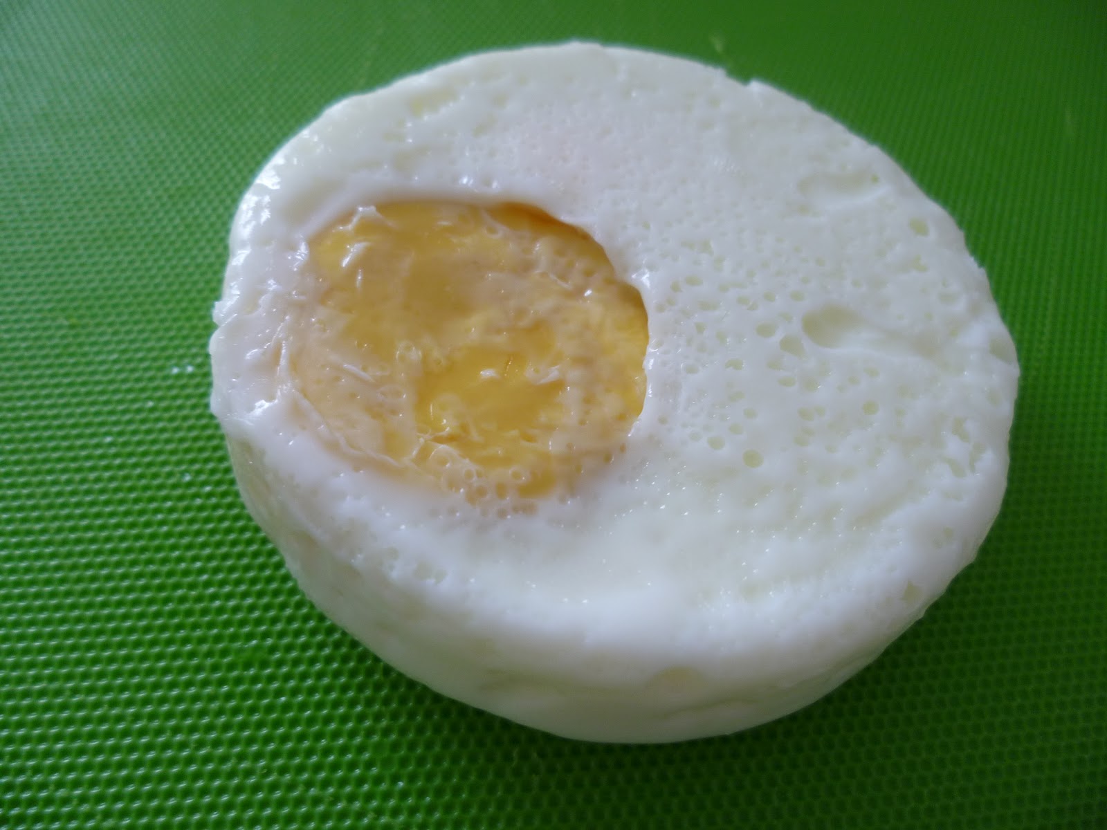 Un domingo mi cocina: Trucos: Huevos duros en el microondas