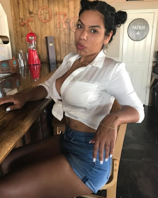 Desire Rodriguez in tight short blue jeans