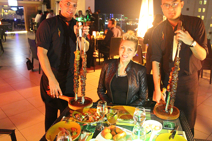 Dubai’de Sıcak Bir Hafta Sonu Kaçamağı 9 dubai-brezilya-fogueira-usengec-sef-ramada-plaza