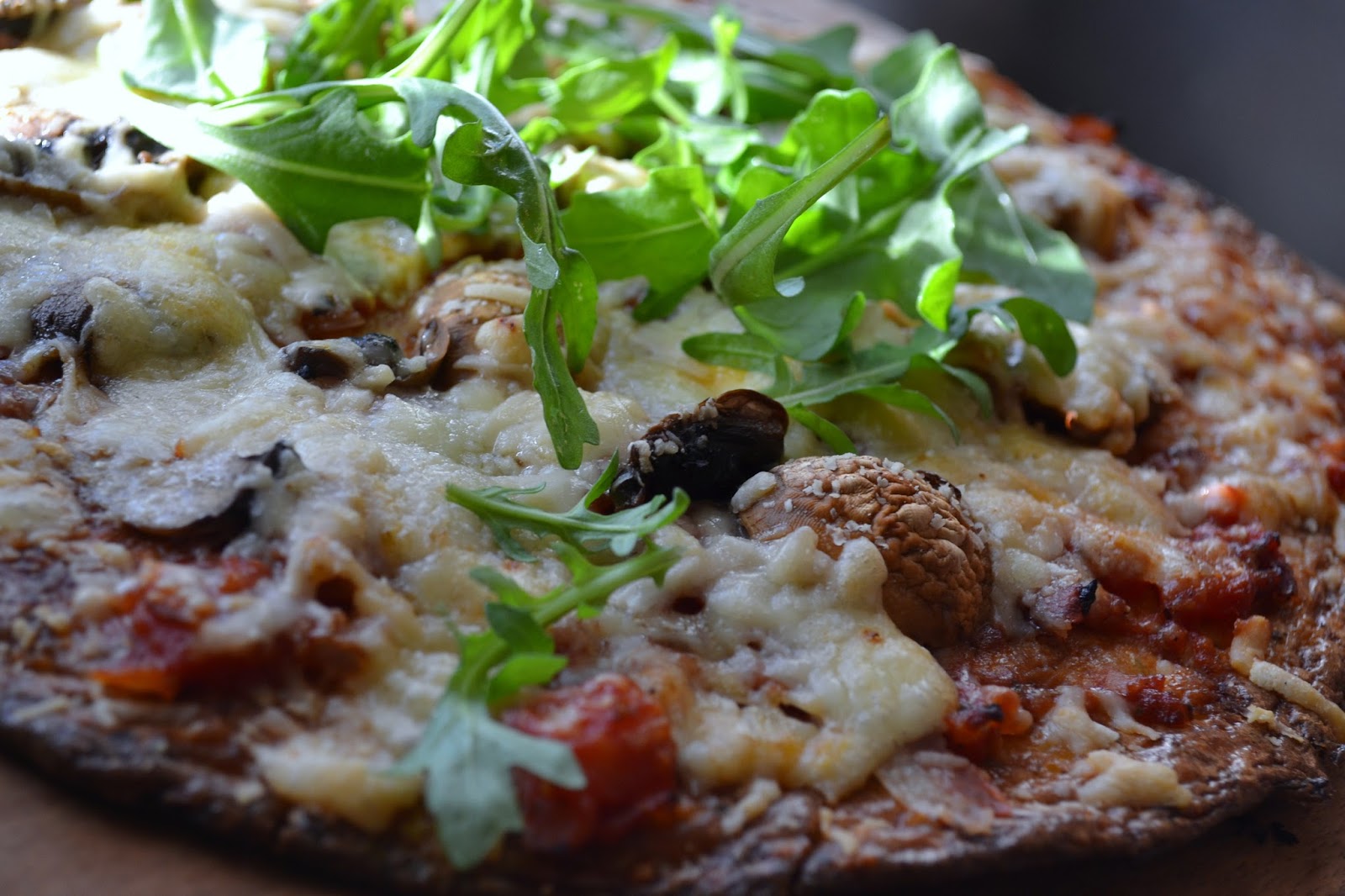 Jimps &amp; Millis LCHF: Lchf pizza med blomkålsbotten