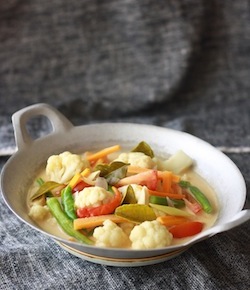 easy spicy thai vegetarian soup recipe tom kha