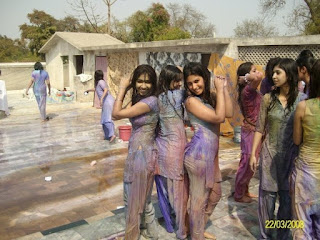 LUMS-university-girls-hot-and-sexy-color-day-photos-images-and-wallpapers