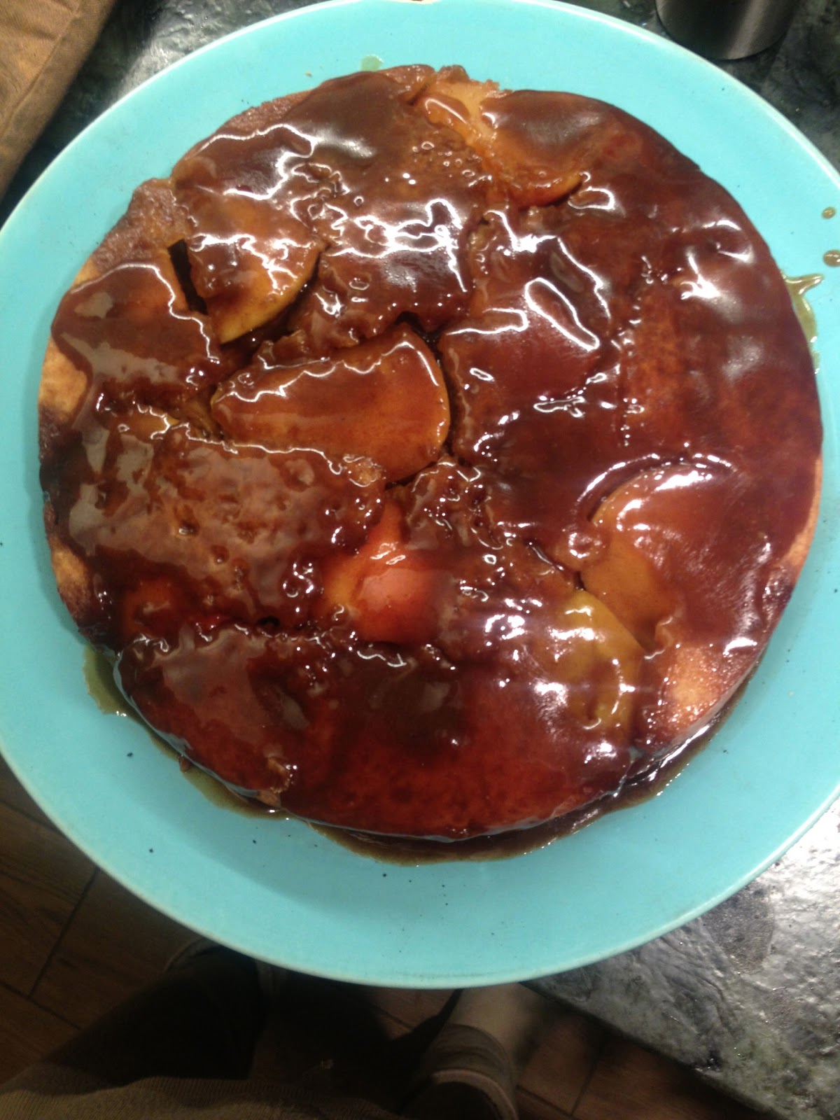 GOLDEN DREAMLAND Recipe Apple Sponge Cake with Caramel Sauce
