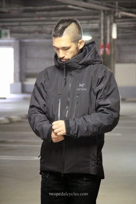 こちらは貴重なARC'TERYX FISSION SV