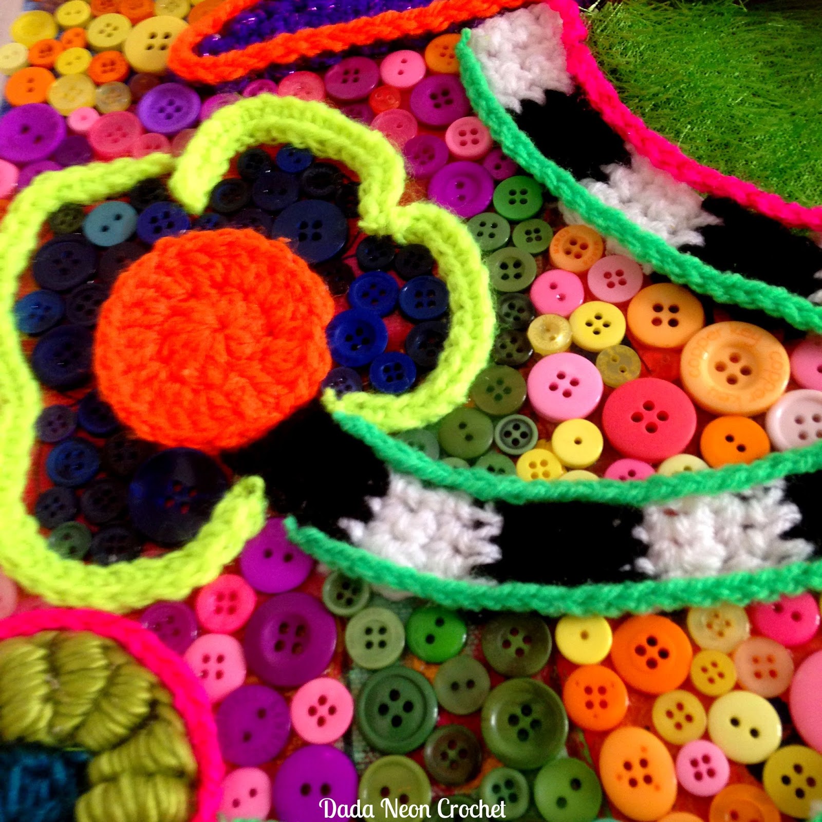 Dada Neon Crochet A yarnpainting with buttons!
