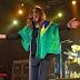 Ozzy Osbourne levanta bandeira brasileira em show na Argentina
