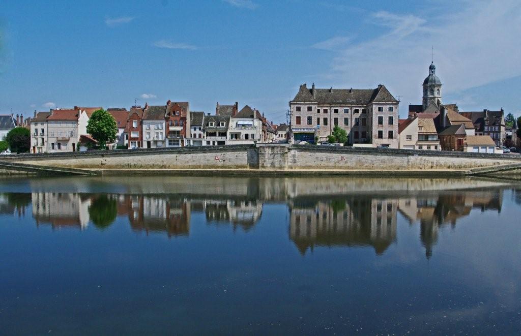 VOYAGES EN FRANCHE COMTE... Vallée de la Saône SEURRE,Côte d'or. VOYAGES EN FRANCHE COMTE... Vallée de la Saône SEURRE,Côte d'or.