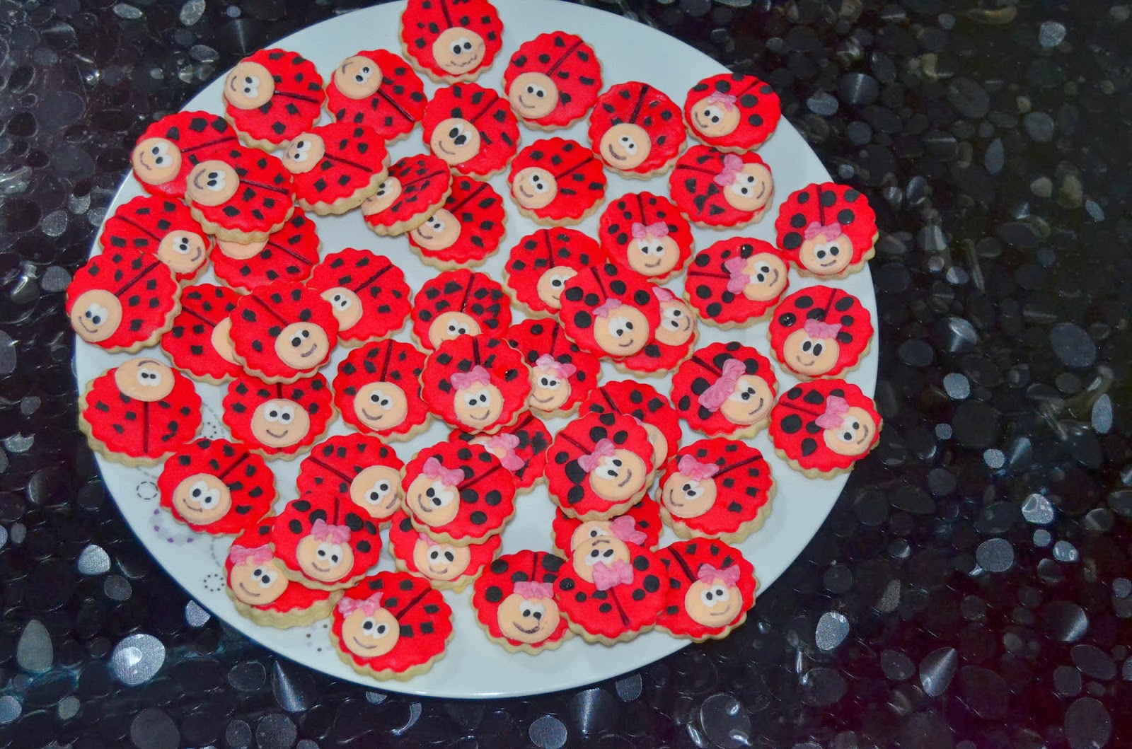 Hobi Sitesi Uğur Böcekli Pasta