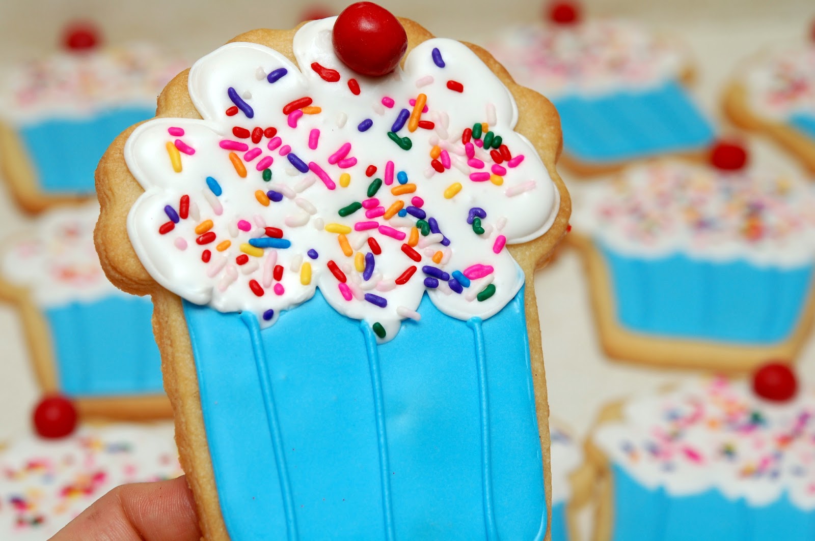 HAPPY BIRTHDAY CUPCAKE COOKIES!!! Hugs and Cookies XOXO