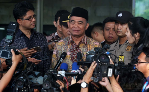 Aturan Baru Kemendikbud Bagi Guru Wajib Disekolah 8 Jam Mulai 2017