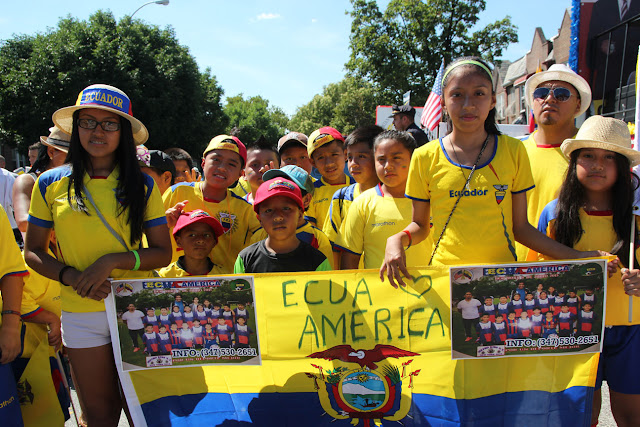 imagenes del desfile ecuatoriano de Queens New York - grupo de soquel de ninos ecuatoriano